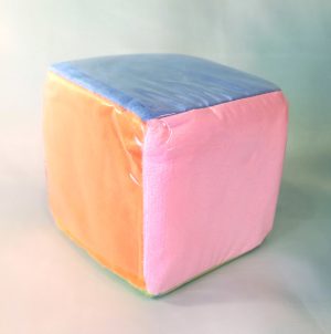 Täring (pehme, taskutega, erinevad värvid)
